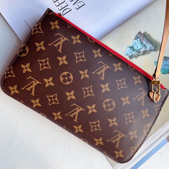 Louis Vuitton Neverfull MM Monogram - Picture 11 of 16